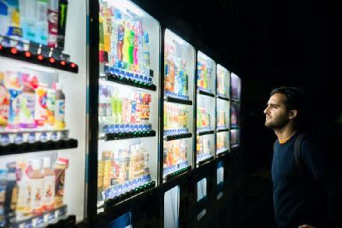 Yüzde yüz yerli tasarlanmış akıllı vending robotları, gıda satışında yeni bir dönem başlatıyor. 